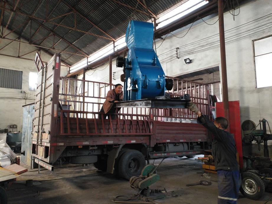 雙級粉碎機發(fā)貨現場